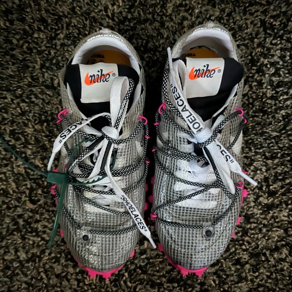 Authentic Off white Nike tennis shoes - Picture 2 of 5